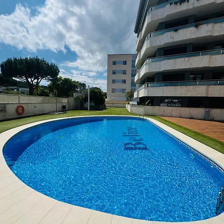 Hermoso Piso En Un Paso De La Playa De Fenals Con Piscina