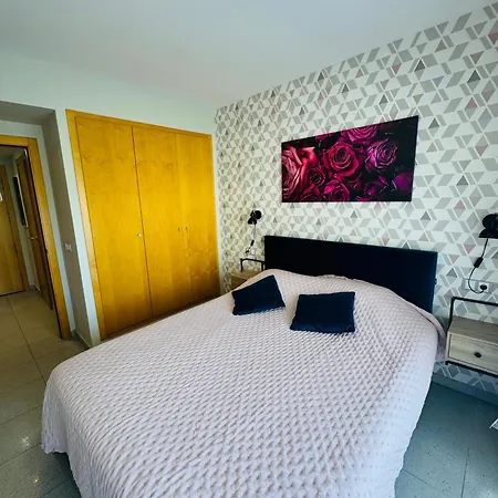 Vakantiehuis Hermoso Piso En Un Paso De La Playa De Fenals Con Piscina